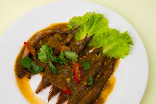 Stir-fried Snakehead with Spices